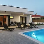Villa Abelia Pirovac