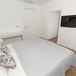 Abelia Villa Pirovac