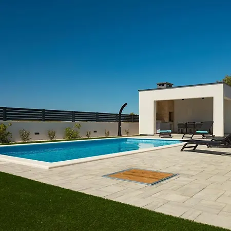 Abelia Villa Pirovac