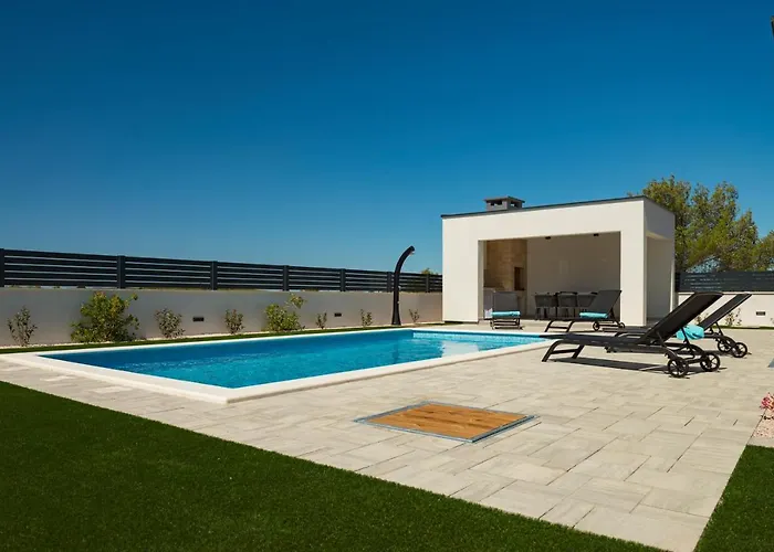 Abelia Villa Pirovac